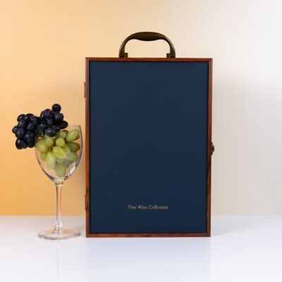 Drewniana skrzynka na 2 butelki wina z otwieraczem