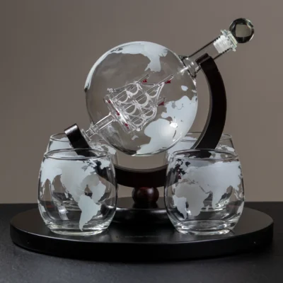 Karafka globus ze statkiem i 4 szklankami