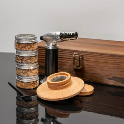 Zestaw do dymienia whisky z palnikiem i wiórkami drzewnymi